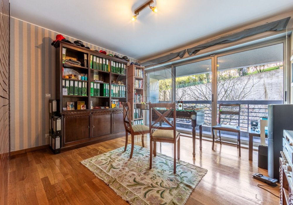 42de5548-5657-4f7c-bdd3-b37e35ab7573