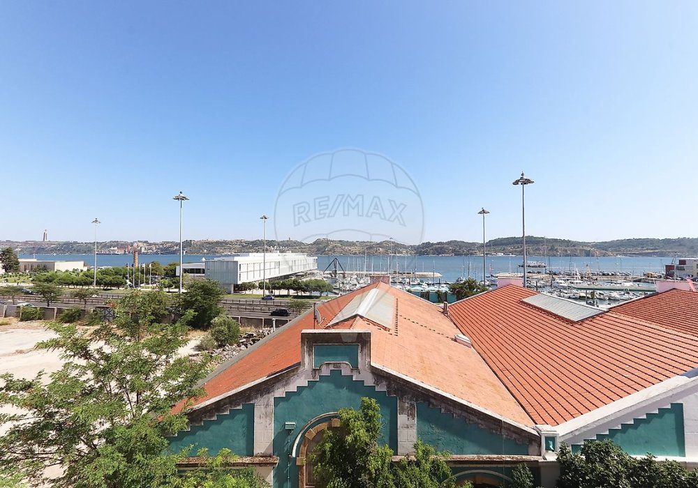 9b77a26b-8594-4df8-b618-e244af26286c