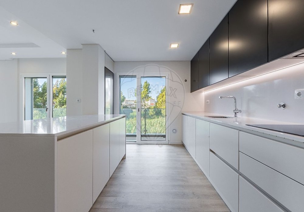 e9644743-021c-4a5b-ba8e-64f2a121ea03