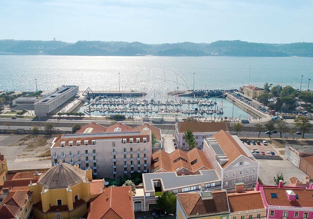 f7b452f4-b292-4983-ab73-0a3e5bbe30be